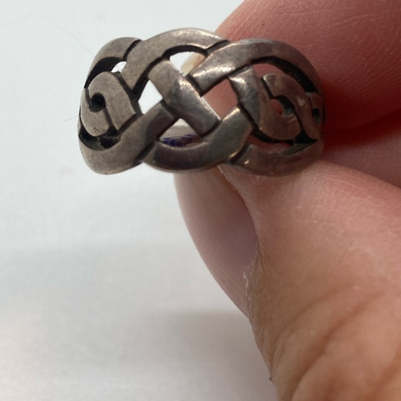 BOGO50 Celtic knot sterling silver ring - Picture 4 of 6